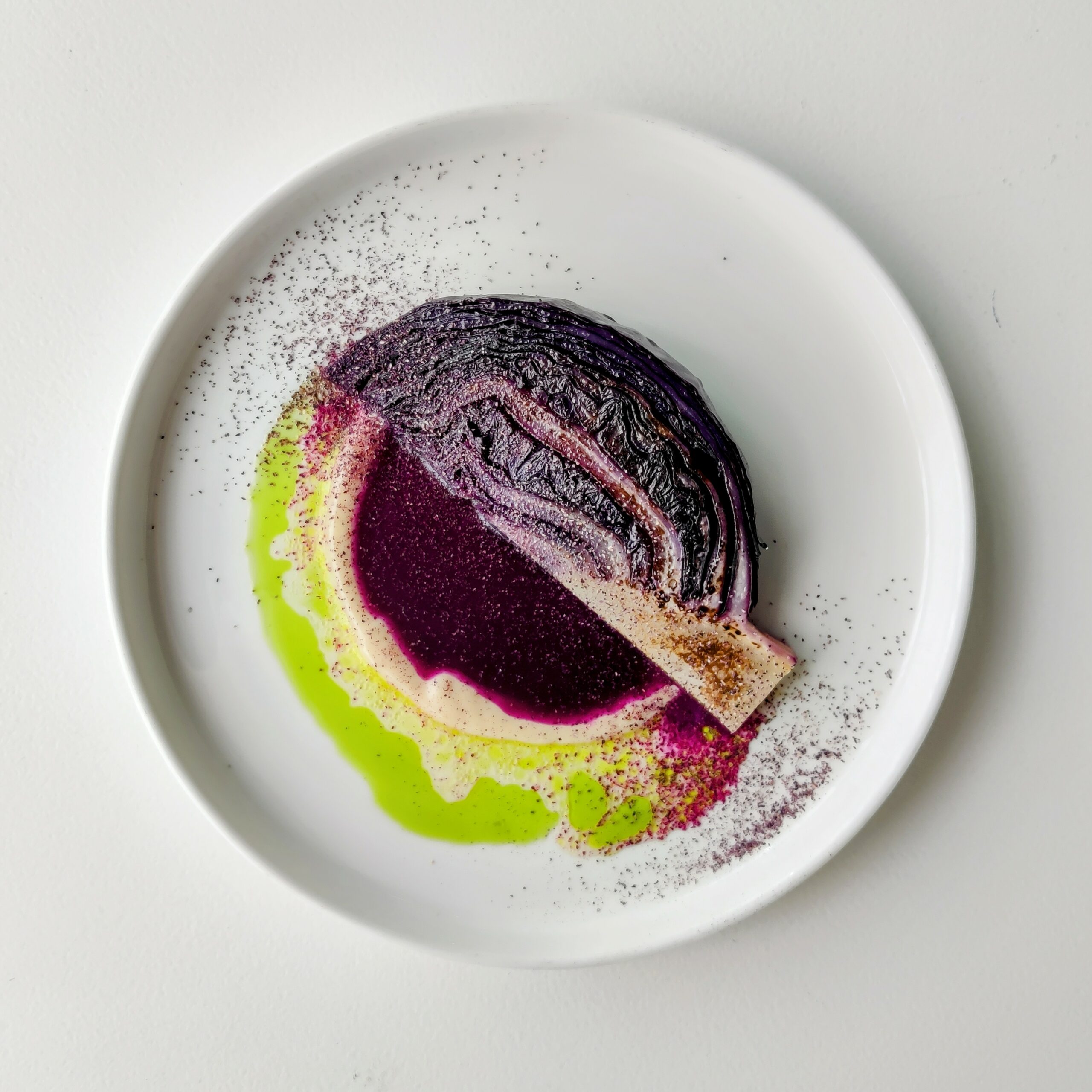 Chef Ernst de Witte's Vincent van Gogh-inspired red cabbage and Garlic dish for Restaurant Feu in Utrecht. Photo courtesy of Ernst de Witte. 